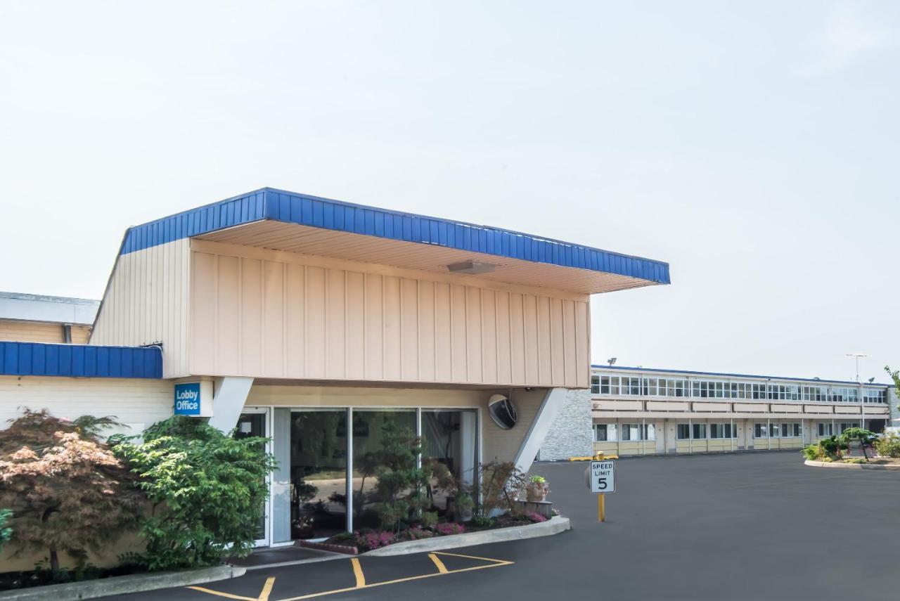 Days Inn By Wyndham Hicksville Long Island Εξωτερικό φωτογραφία