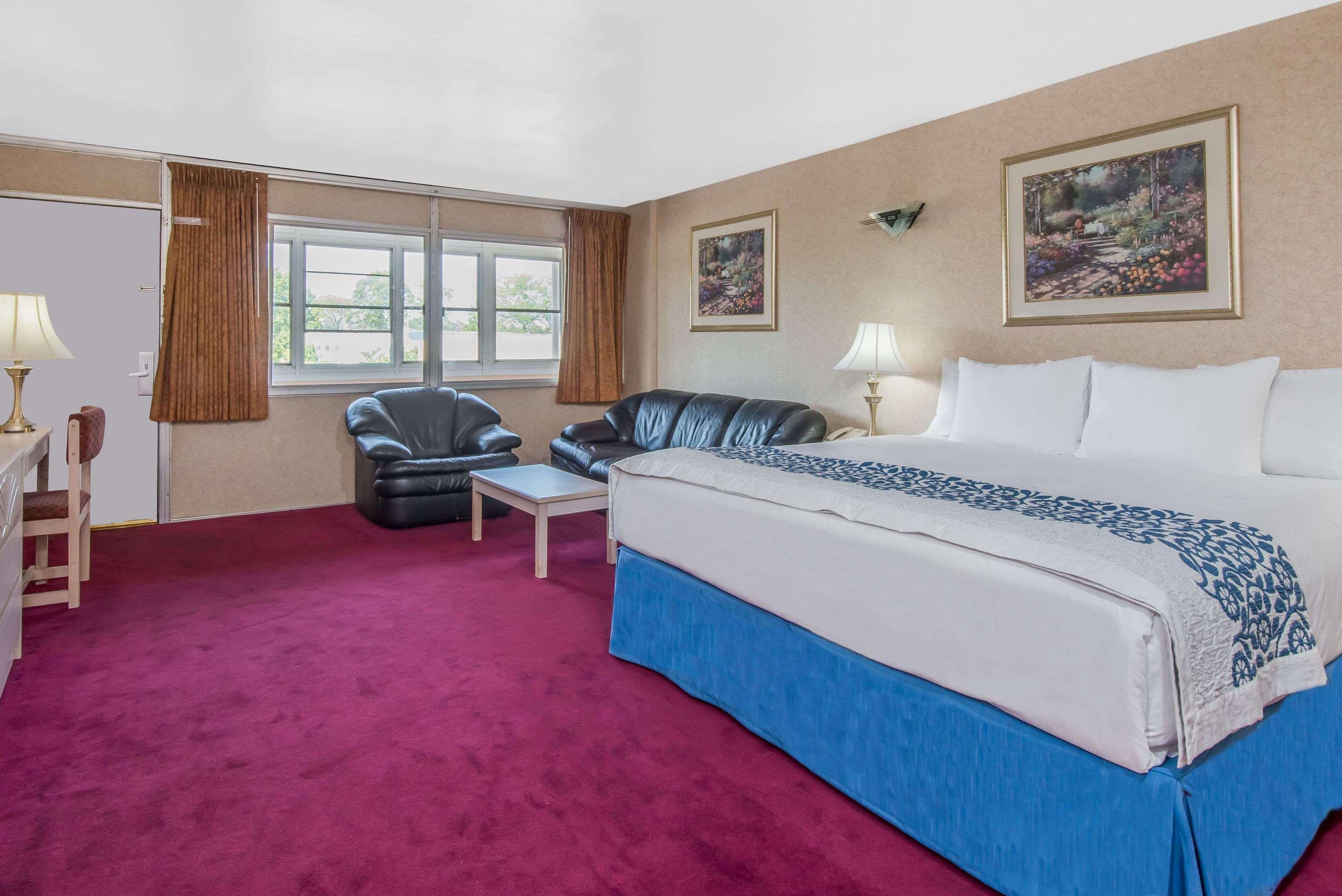 Days Inn By Wyndham Hicksville Long Island Εξωτερικό φωτογραφία