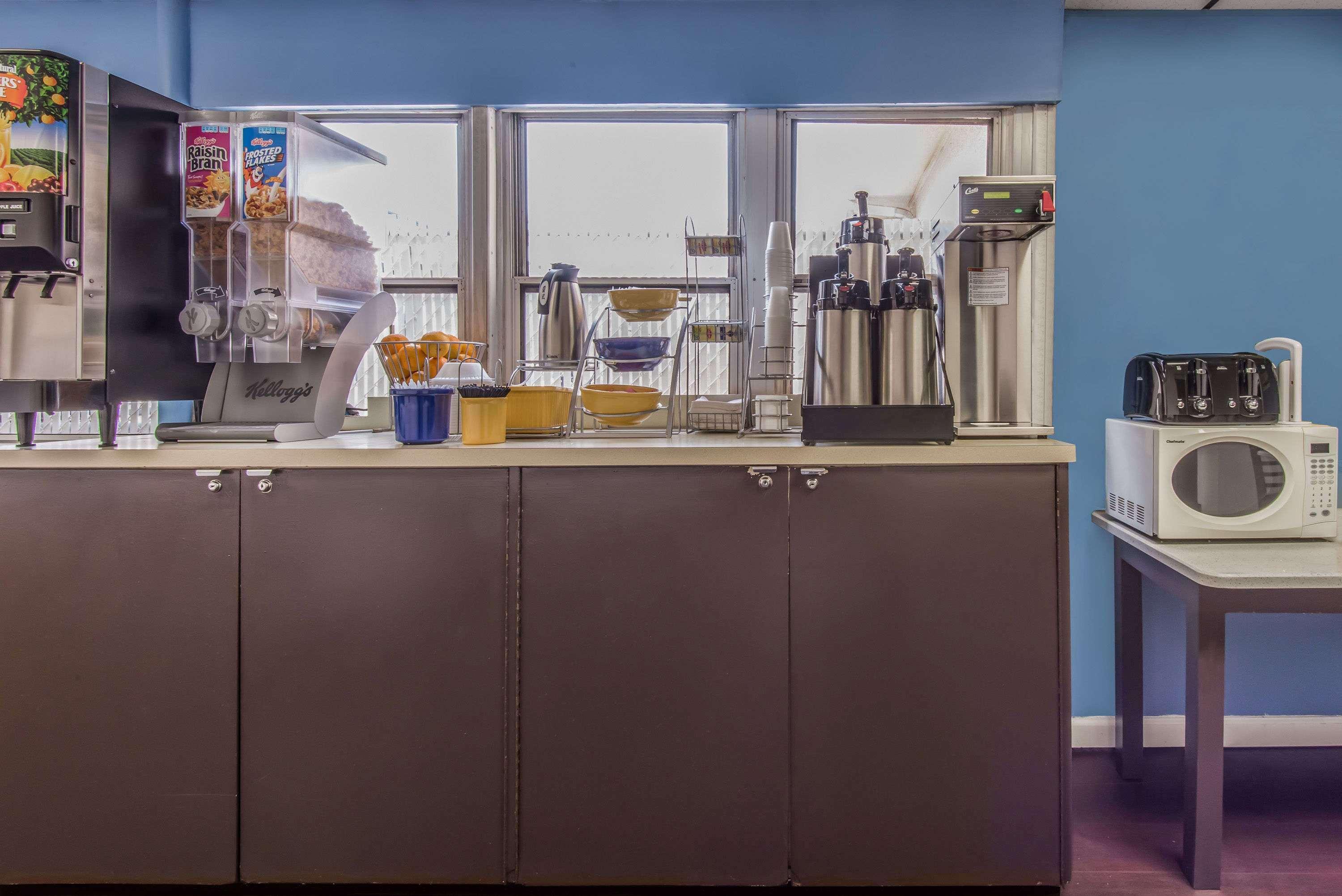 Days Inn By Wyndham Hicksville Long Island Εξωτερικό φωτογραφία