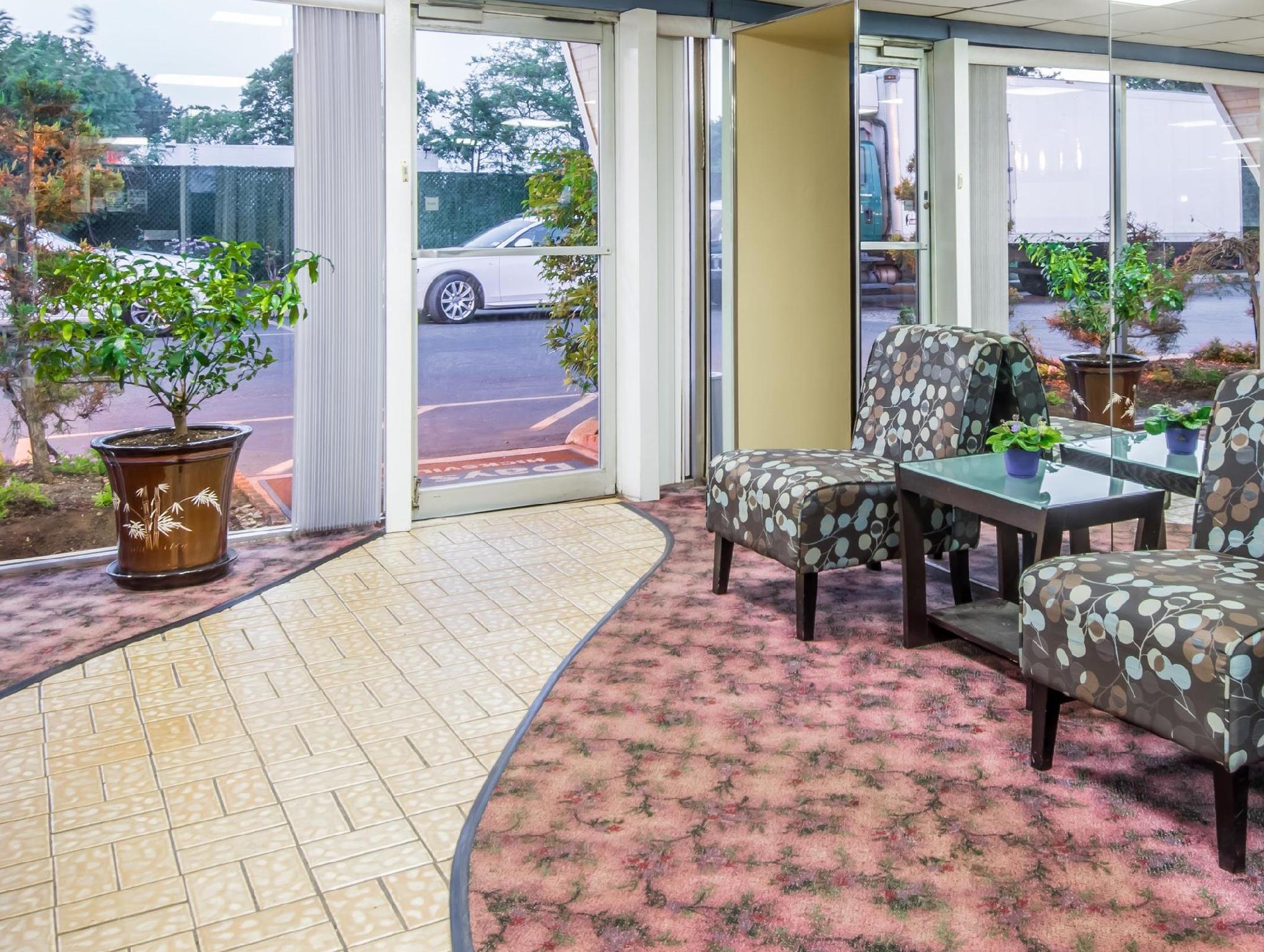 Days Inn By Wyndham Hicksville Long Island Εξωτερικό φωτογραφία